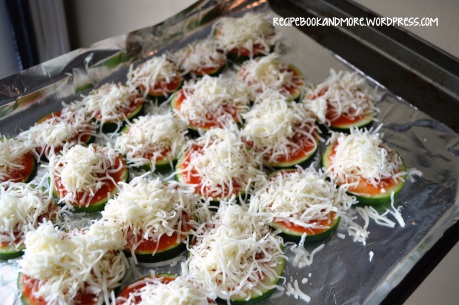 Zucchini Pizza Bites - low carb and great meatless option. Bubbly, baked, cheesy goodness.