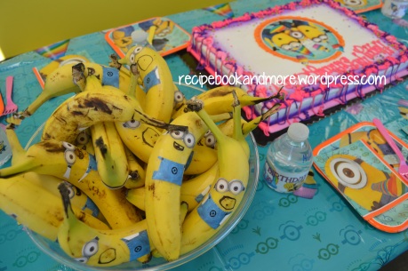 DIY minion bananas and personalized water bottle labels